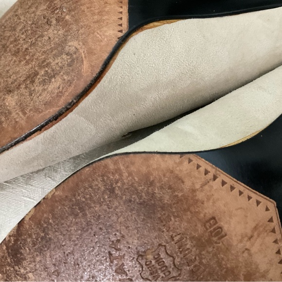 Beautiful cream suede shoe - Picture 5 of 5